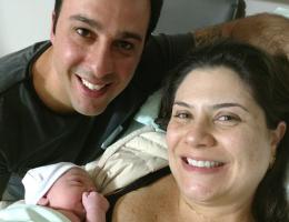 Primeira fotografia em família do Leandro.