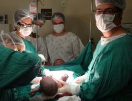 Parto na penumbra; parto humanizado; parto cesariana; parto respeitoso; parto cesárea; cesárea intra-parto; Bem Nascida