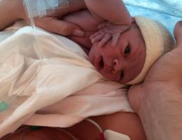 João Vitor dorme seu primeiro soninho depois do nascimento.