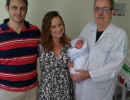Dr. Marco Aurélio Valadares com mamãe, papai e o bem nascido Guilherme