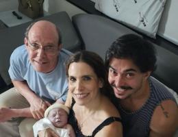 Primeira foto em família do Augusto.
